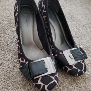 Bandolino black and beige multicolored wedges.